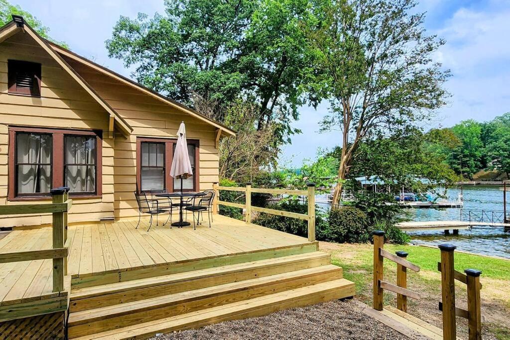 #05 - Lakefront Two Bedroom Cottage- Pet Friendly Hot Springs Exterior photo