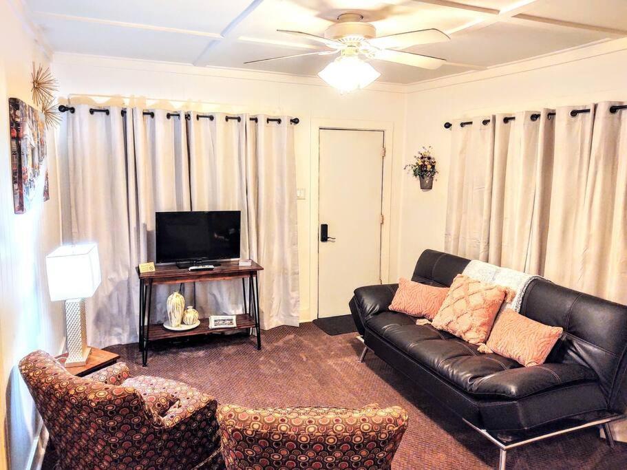 #05 - Lakefront Two Bedroom Cottage- Pet Friendly Hot Springs Exterior photo