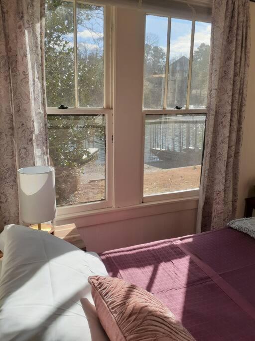 #05 - Lakefront Two Bedroom Cottage- Pet Friendly Hot Springs Exterior photo